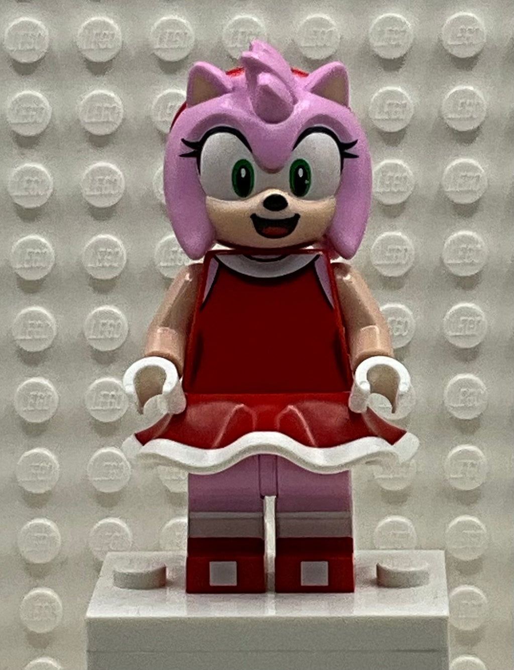 Amy Rose - Red Dress, son005 - LEGO Sonic Minifigure United Brick Co Amy Rose - Red Dress, son005 - LEGO Sonic Minifigure United Brick Co