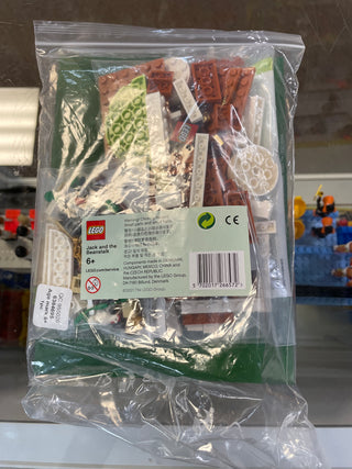 Bricktober Fairy Tale Set 2/4 - Jack and the Beanstalk (2021 Toys "R" Us Exclusive) Building Kit LEGO®