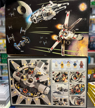 Millennium Falcon (Redesign), 4504-2 Building Kit LEGO®