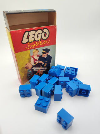 Set 220-1, 2 x 2 Bricks Building Kit LEGO® Certified Pre-Owned with Box (Blue Pieces, Man and Two Children)