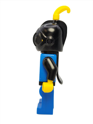 Breastplate - Black Grille Helmet and Yellow Feather with Black Plastic Cape, cas182 Minifigure LEGO®