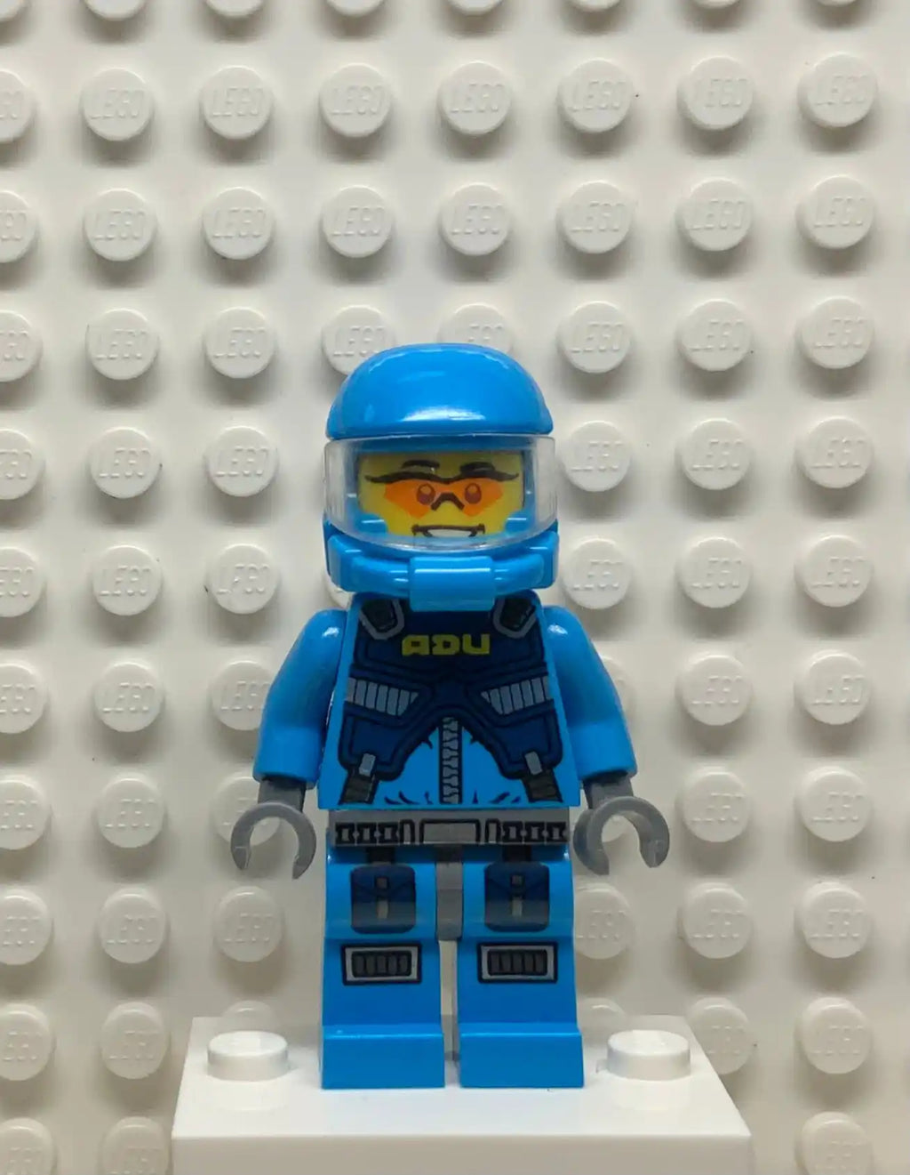 Alien Defense Unit Computer Specialist - Dark Bluish Gray Hips