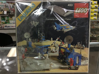 Two Crater Plates, 453 Building Kit LEGO®