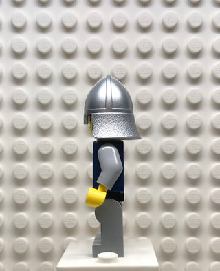 Fantasy Era, Crown Knight Scale Mail with Crown, Helmet with Neck Protector, Vertical Cheek Lines, cas339 Minifigure LEGO®