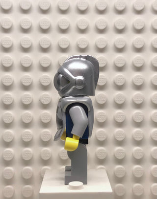 Fantasy Era, Crown Knight Scale Mail with Crown, Breastplate, Grille Helmet, Curly Eyebrows and Goatee, cas419 Minifigure LEGO®