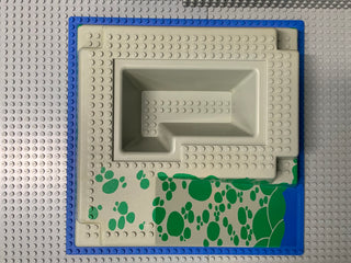 32x32 Raised Baseplate W/ Ramp & Pit, Water, Green Stones Pattern 2552px4 LEGO® Part LEGO®