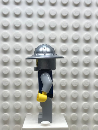 Fantasy Era, Crown Knight Quarters, Helmet with Broad Brim, Vertical Cheek Lines, cas426 Minifigure LEGO®