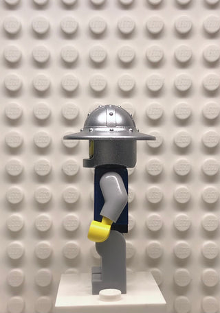 Fantasy Era, Crown Knight Quarters, Helmet with Broad Brim, Black Messy Hair and Stubble, cas418 Minifigure LEGO®