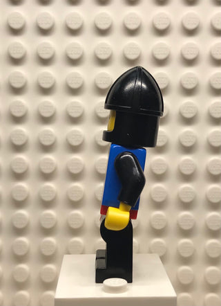 Black Falcon, Black Legs with Red Hips, Black Chin-Guard, cas098 Minifigure LEGO®