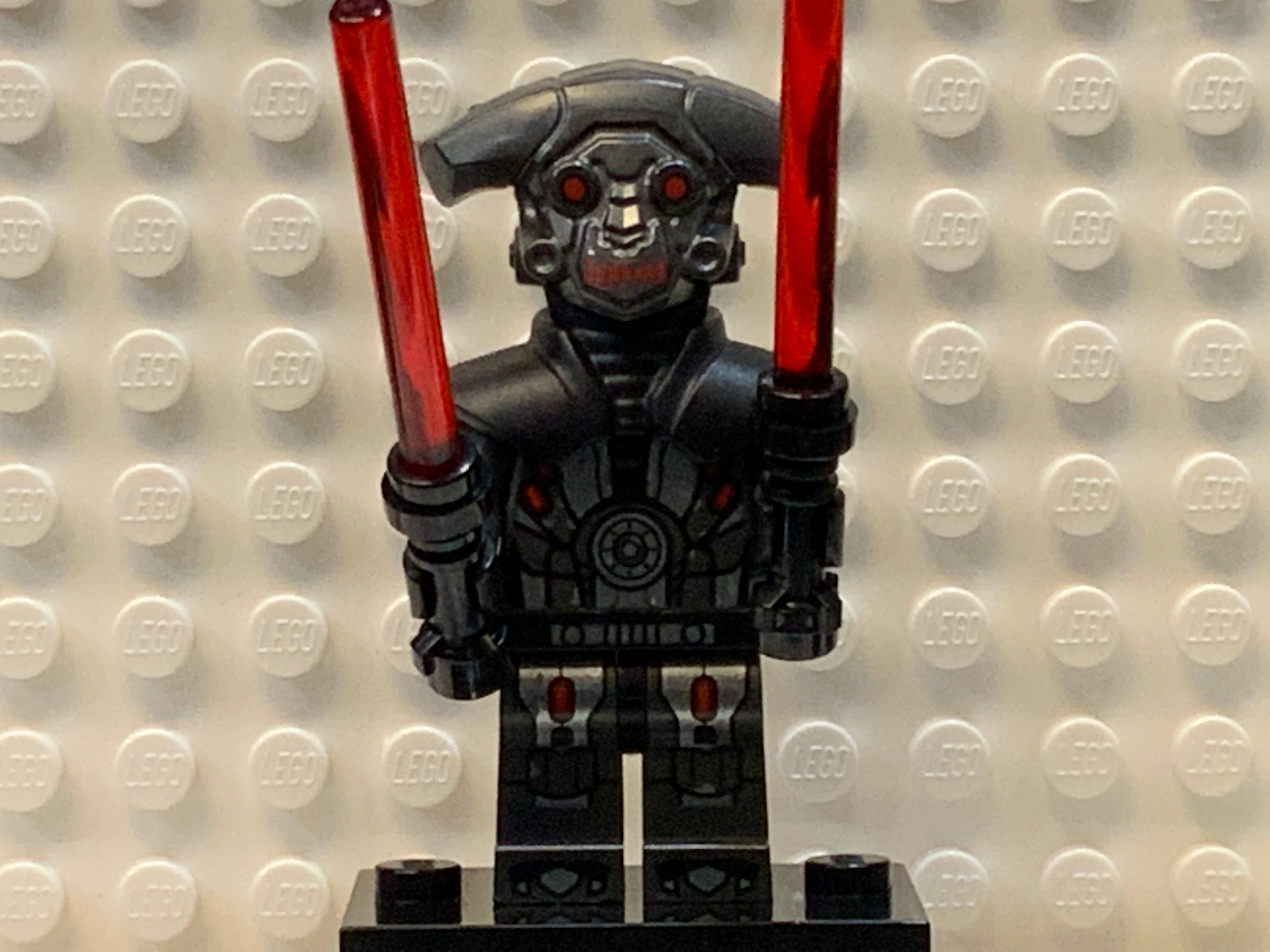 Minifig: Space Wars Dark vs. Light Assassin Droid – Saber