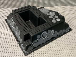 32x32 Raised Baseplate W/ Ramp & Pit, Crater Pattern 2552px2 LEGO® Part LEGO®