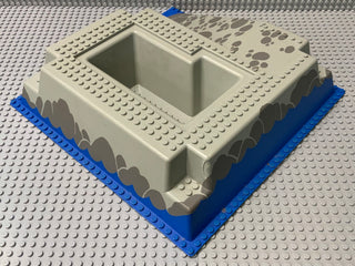 32x32 Raised Baseplate W/ Ramp & Pit, Water, Gray Stones Pattern 2552px3 LEGO® Part LEGO®