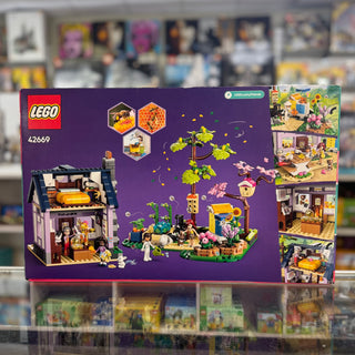 Beekeepers' House and Flower Garden, 42669 Building Kit LEGO®
