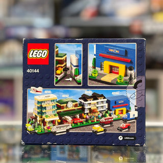 Bricktober Toys "R" Us Store (2015 Toys "R" Us Exclusive), 40144