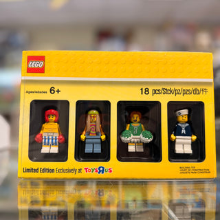 Bricktober Minifigure Collection 4/4 (2017 Toys "R" Us Exclusive), 5004941 Building Kit LEGO®