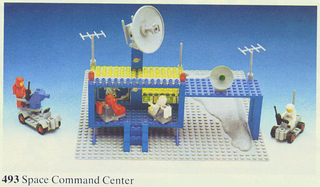 Space Command Center (Craterplate version), 493 - LEGO® Classic Space Set Building Kit LEGO®