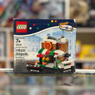 Bricktober Pizza Place (2014 Toys "R" Us Exclusive), 40181