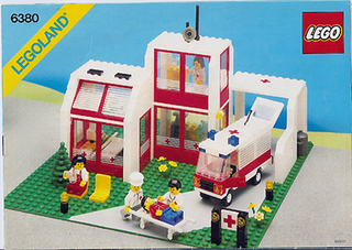 6380 Emergency Treatment Center (St. Mary's Hospital) - LEGO® Town Set Building Kit LEGO®