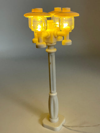 Light-Up White Quad Lamp Post, DIY System, ACCQH Light up kit United Brick Co® Amber Light