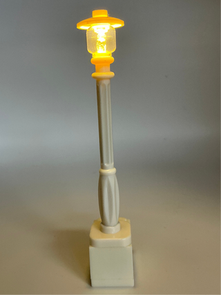 Light-Up Lamp Post on Battery, ACD Light up kit United Brick Co® White Amber