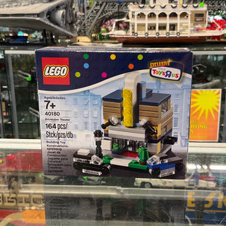 Bricktober Theater (2014 Toys "R" Us Exclusive), 40180
