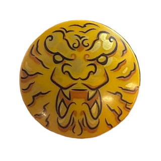Minifigure Shield Circular with Black and Gold Ninjago Lion Head Pattern, 75902pb17 Part LEGO®