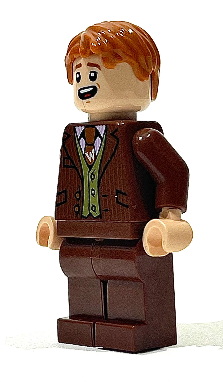 Fred Weasley - Reddish Brown Suit, Dark Orange Tie, Grin / Smiling, hp433