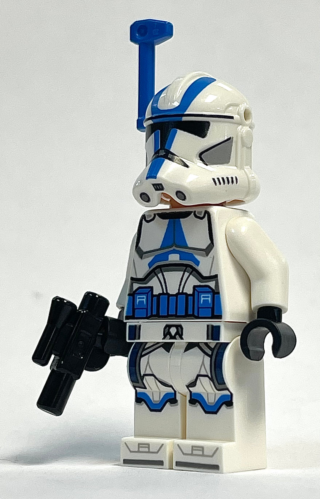 Clone Trooper Officer, 501st Legion (Phase 2) - White Arms, Blue Rangefinder, Nougat Head, Helmet with Holes, sw1246 Minifigure LEGO®   