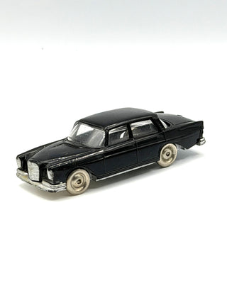1964 HO 1/87 Scale Black Mercedes 220S LEGO® Car