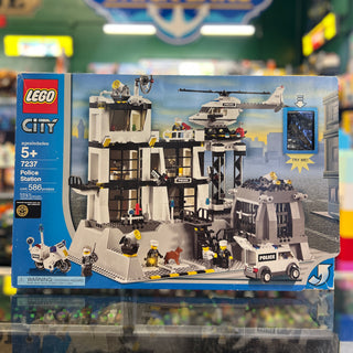 Police Station WITH Light-Up Minifigure, 7237-1 - LEGO® City Set Building Kit LEGO®