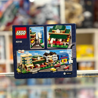 Bricktober Train Station (2015 Toys "R" Us Exclusive), 40142 Building Kit LEGO®