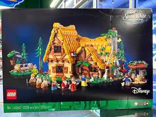 Snow White and the Seven Dwarfs' Cottage, 43242 Building Kit LEGO®   