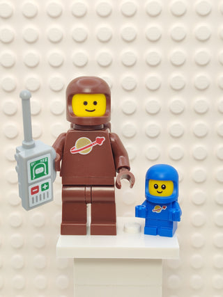 Brown Astronaut and Spacebaby, col24-3 Minifigure LEGO® Complete with stand and accessories  