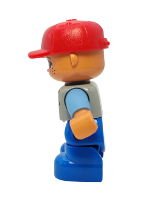 Duplo Figure Boy - Top with Number 8 and Red Cap / Freckles, 47205pb026a Minifigure LEGO®   