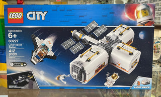 Lunar Space Station, 60227-1 Building Kit LEGO®   