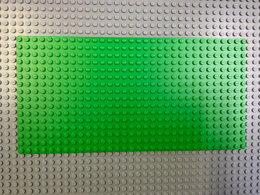 LEGO - Rectangle Base Plate - 16 X 32 (Studs) - Green