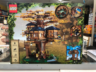 Tree House 21318 United Brick Co