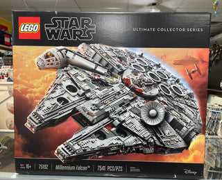 Millennium Falcon - UCS (2nd edition), 75192 Building Kit LEGO®   