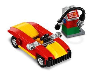 40277 Monthly Mini Build Set Car and Petrol Pump - February