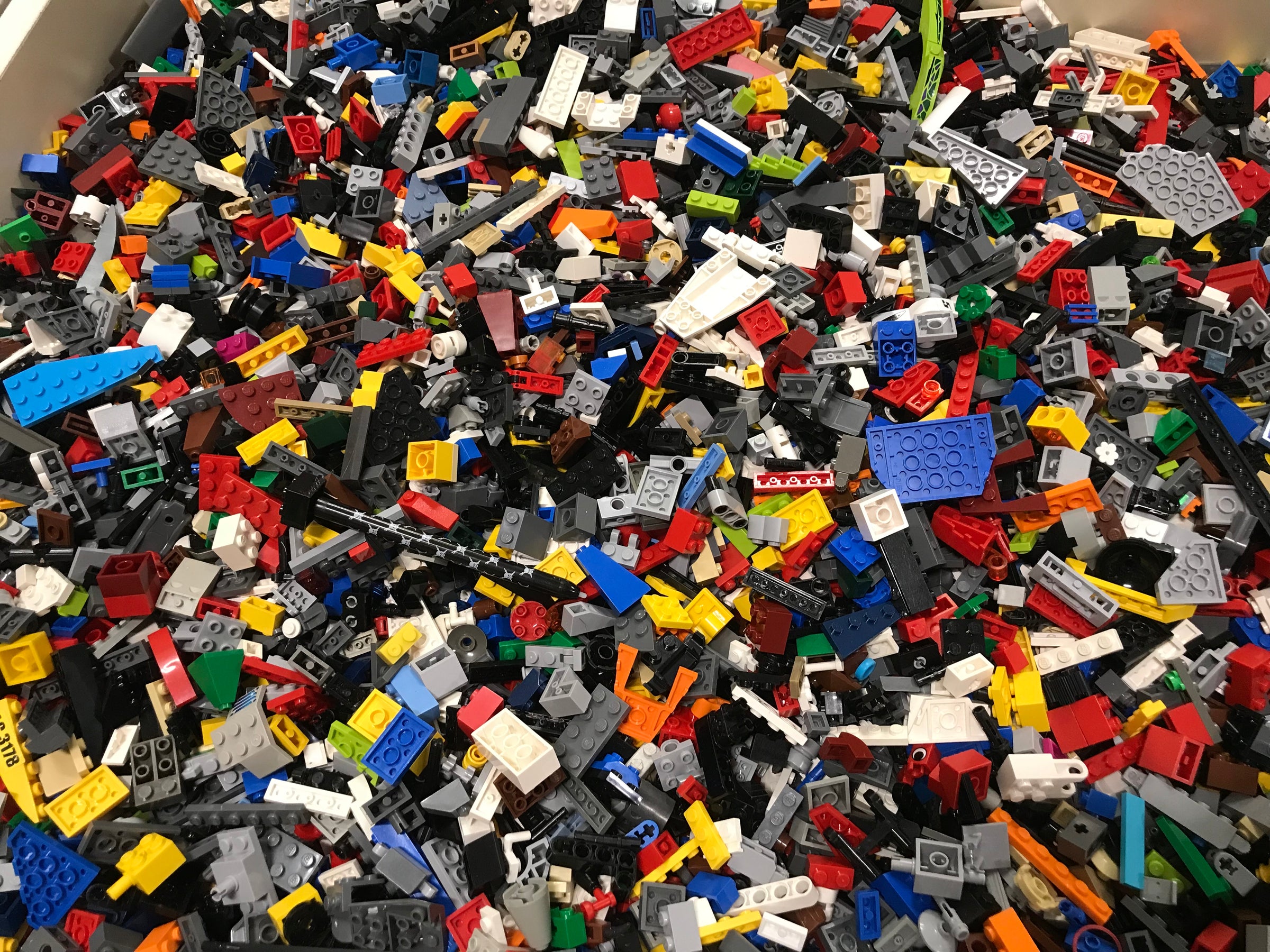 Random bulk LEGO (R) pieces: Sold by the pound. – United Brick Co.