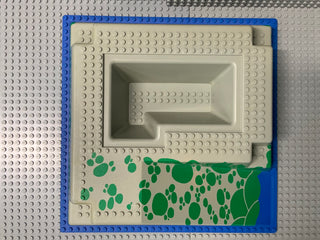 32x32 Raised Baseplate W/ Ramp & Pit, Water, Green Stones Pattern 2552px4 LEGO® Part LEGO®   