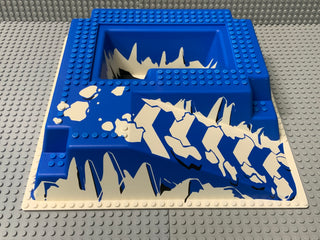 32x32 Raised Baseplate W/ Ramp & Pit, Ice Pattern 2552px1 LEGO® Part LEGO®   