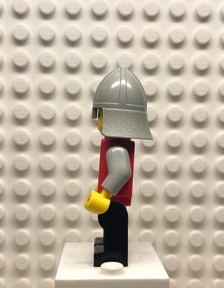 Classic Knight, Shield Red/Gray, Black Legs with Red Hips, Light Gray Neck-Protector, cas074 Minifigure LEGO®   
