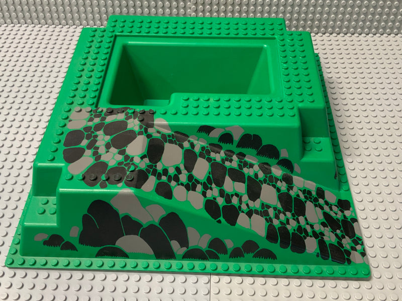 32x32 Raised Baseplate W/ Ramp & Pit, Rocks Black/Gray Pattern 2552px5 LEGO®