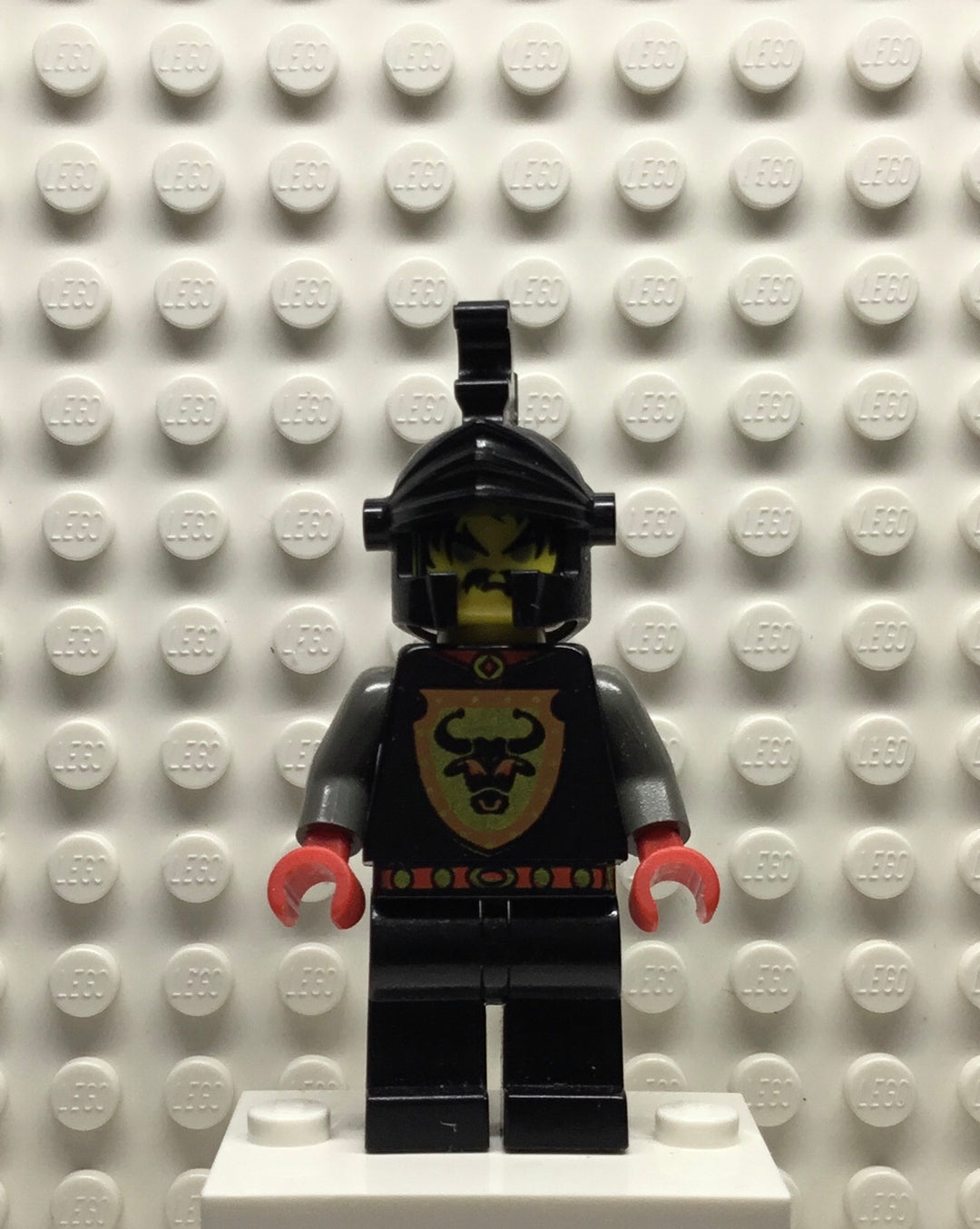 Knights Kingdom I, Cedric the Bull, Black Dragon Helmet, cas248 Minifigure LEGO®   