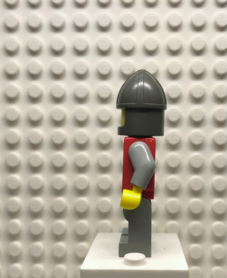 Classic Knight, Shield Red/Gray, Light Gray Legs with Red Hips, Dark Gray Chin-Guard, cas075 Minifigure LEGO®   