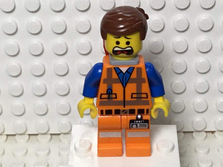 Emmet, Lopsided Closed Mouth Smile, with Piece of Resistance, tlm018 Minifigure LEGO®   